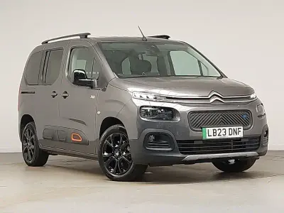 Begagnad Citroën e-Berlingo XTR 100 kW (136 HK) 2023 Grå Kombi