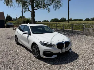 Used BMW 118 Sport Line 136 HP (100 kW) 2021 White Hatchback
