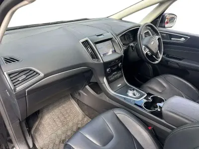 Usado Ford S-MAX Titanium 190 CV (139 kW) 2023 Negro Monovolumen