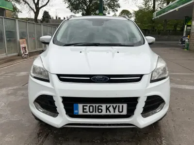 Usado Ford Kuga Titanium 150 HP (110 kW) 2016 Branco SUV