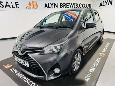 Used Toyota Yaris 99 HP (72 kW) 2014 Grey Hatchback