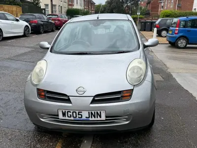 Begagnad Nissan Micra 88 HK (64 kW) 2005 Silver Halvkombi