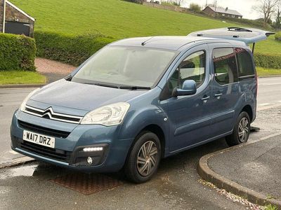 Usado Citroën Berlingo Feel 100 CV (73 kW) 2017 Azul Monovolumen