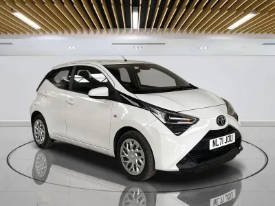 Used Toyota Aygo X-play 71 HP (52 kW) 2021 White Hatchback