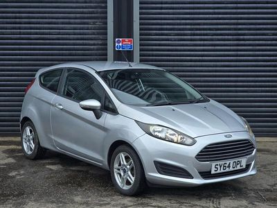 Usado Ford Fiesta Style 82 HP (60 kW) 2014 Prateado Citadino