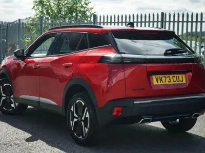 Second-hand Peugeot 2008 Allure 129 CP (94 kW) 2023 Roșu SUV