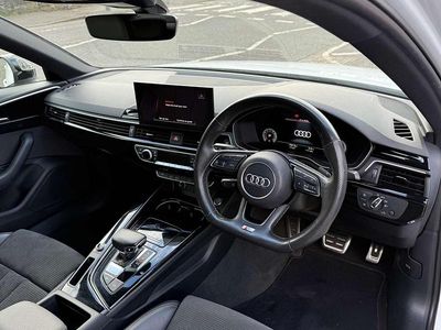 Usado Audi A4 Black Edition 150 HP (110 kW) 2021 Branco Sedan