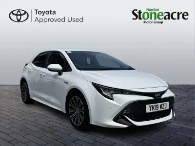 Used Toyota Corolla Design 122 HP (89 kW) 2019 White Hatchback