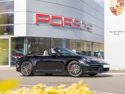 Usado Porsche 911 Carrera 4S Cabriolet 450 HP (330 kW) 2023 Preto Cabrios