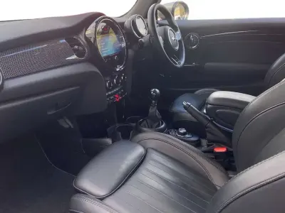 Usado Mini Cooper Exclusive 134 CV (98 kW) 2022 Other Utilitario