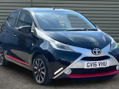 Used Toyota Aygo x-press 69 HP (50 kW) 2016 Hatchback