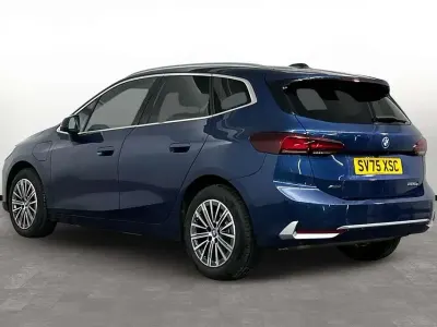 Begagnad BMW 225 Luxury Line 241 HK (177 kW) 2025 Blå Halvkombi