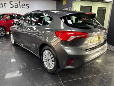 Used Ford Focus Titanium 120 HP (88 kW) 2020 Grey Hatchback