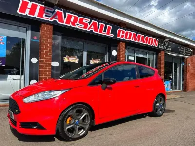 Used Ford Fiesta ST 182 HP (133 kW) 2015 Red Hatchback