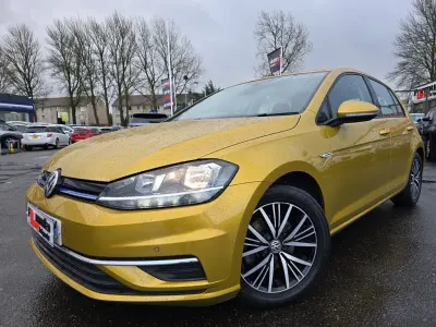 Used VW Golf VII SE 130 HP (95 kW) 2019 Yellow Hatchback