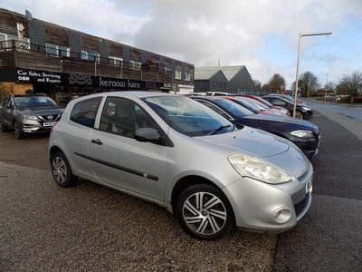 Used Renault Clio II 75 HP (55 kW) 2011 Silver Hatchback