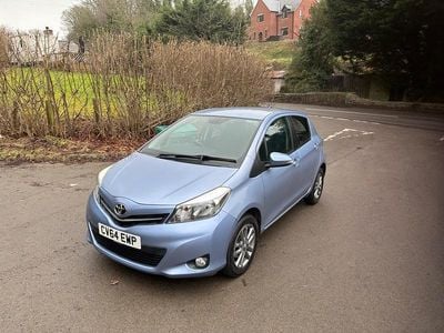 Usado Toyota Yaris 90 HP (66 kW) 2014 Azul Citadino