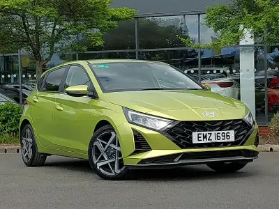 Used Hyundai i20 Ultimate 100 HP (73 kW) 2024 Yellow Hatchback