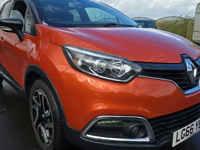 Used Renault Captur Dynamique 90 HP (66 kW) 2016 Orange/black SUV