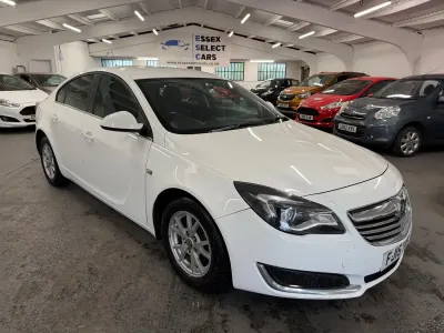 Second-hand Vauxhall Insignia Design Edition 163 CP (119 kW) 2015 Alb Hatchback