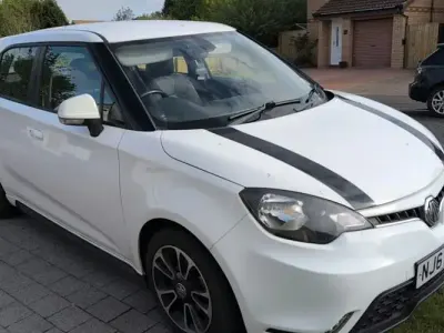 Używany MG MG3 106 KM (77 kW) 2018 Biały Hatchback