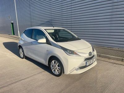 Used Toyota Aygo X-pure 68 HP (50 kW) 2016 White Hatchback