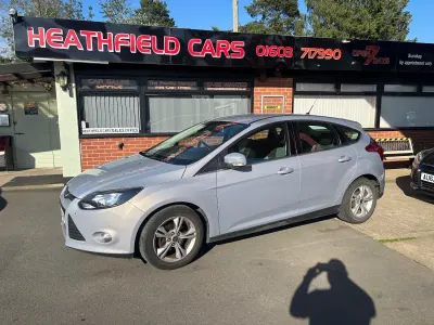 Used Ford Focus Zetec 125 HP (91 kW) 2013 Silver Hatchback