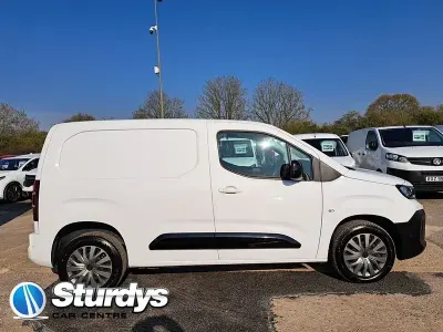 Second-hand Peugeot Partner 2024 Alb Monovolum