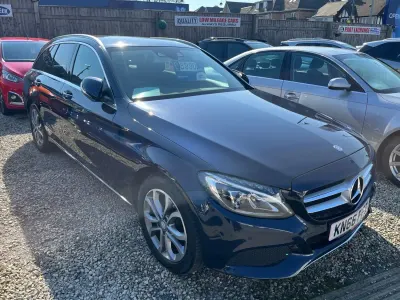 Usado Mercedes C200 136 CV (100 kW) 2016 Azul Familiar