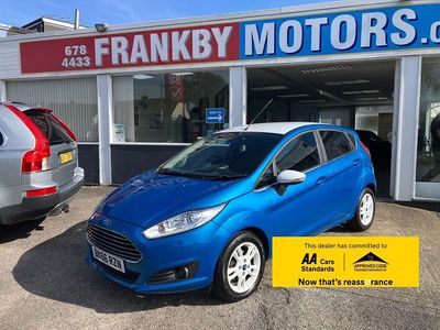 Usado Ford Fiesta Zetec 82 HP (60 kW) 2016 Azul Citadino