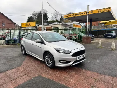 Used Ford Focus ST-Line 125 HP (91 kW) 2017 Silver Hatchback
