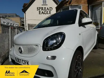 Used Smart ForFour Premium 71 HP (52 kW) 2017 White Hatchback