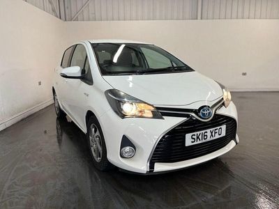 Used Toyota Yaris Hybrid 101 HP (74 kW) 2016 White Hatchback