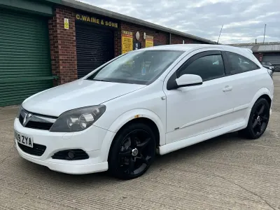 Used Vauxhall Astra SRi 150 HP (110 kW) 2009 White Hatchback