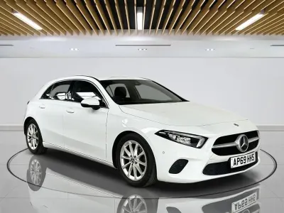 Używany Mercedes A180 Executive 136 KM (100 kW) 2020 Biały Hatchback