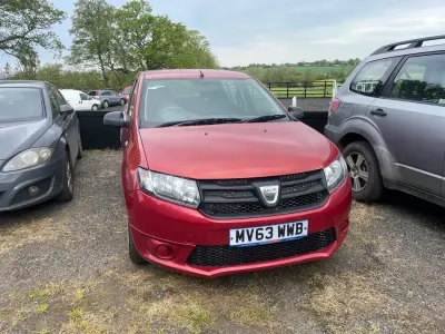 Używany Dacia Sandero Ambiance 75 KM (55 kW) 2013 Czerwony Hatchback