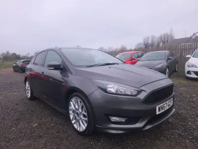 Begagnad Ford Focus ST-Line 125 HK (91 kW) 2017 Grå Halvkombi