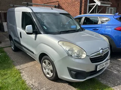 Używany Vauxhall Combo Sportive 90 KM (66 kW) 2015 Srebrny Minivan