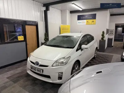 Used Toyota Prius 136 HP (100 kW) 2010 White Hatchback
