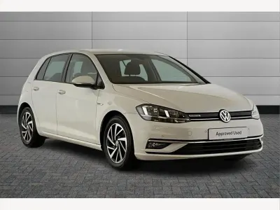 Usado VW Golf VII Match 130 HP (95 kW) 2019 Branco Citadino
