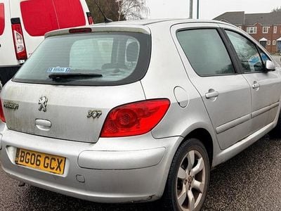 Silver Used 2006 Peugeot 307 Hatchback | £595 (Fair price)