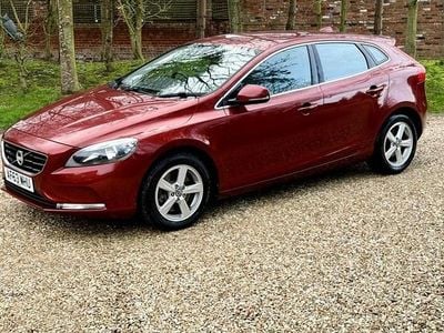 Used Volvo V40 SE 150 HP (110 kW) 2013 Red Hatchback