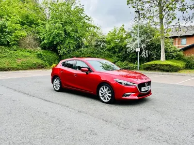 Używany Mazda 3 Inclusive 2017 Czerwony Hatchback
