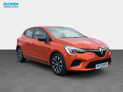 Used Renault Clio Evolution 90 HP (66 kW) 2023 Orange Hatchback