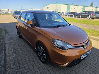Usado MG MG3 106 HP (77 kW) 2016 Laranja Citadino