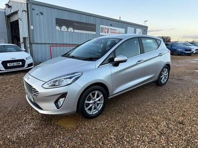Used Ford Fiesta Zetec 85 HP (62 kW) 2019 Silver Hatchback