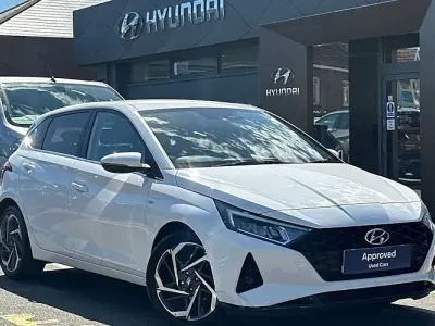 Used Hyundai i20 Premium 101 HP (74 kW) 2023 White Hatchback