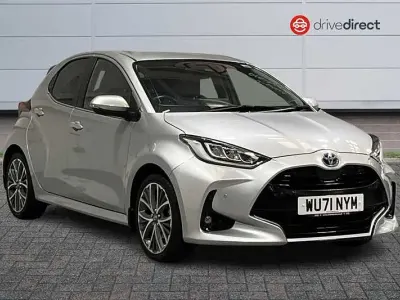 Usado Toyota Yaris Hybrid 116 HP (85 kW) 2021 Prateado Citadino