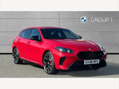 Usado BMW M135 Comfort Edition 296 CV (217 kW) 2026 Rojo Utilitario