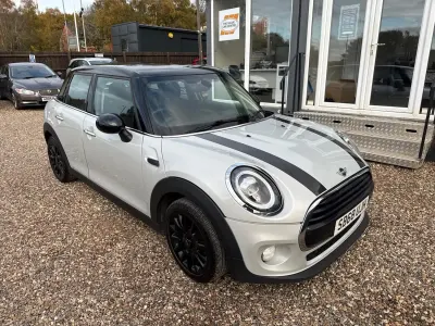 Usado Mini Cooper Hatch 2018 Prateado Citadino